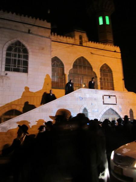 הכי קרוב לרב: המרדפים של חסידי הרב ברלנד בכפר ערבי