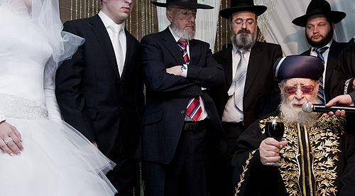 הגר"ע יוסף בחופה