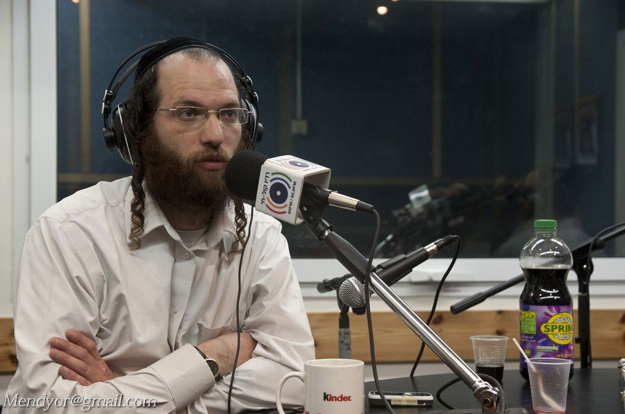 חגיגה באולפן: חיליק פרנק ברדיו "קול חי"