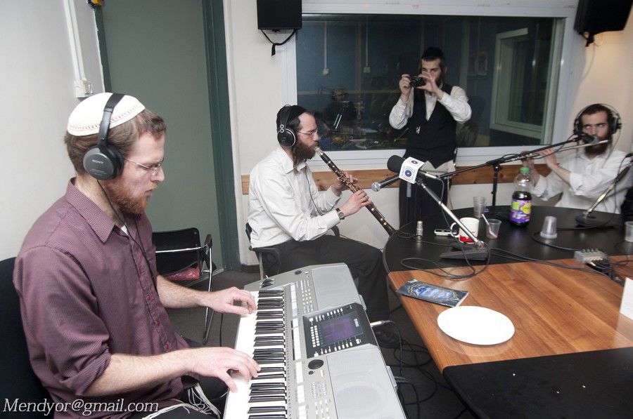 חגיגה באולפן: חיליק פרנק ברדיו "קול חי"