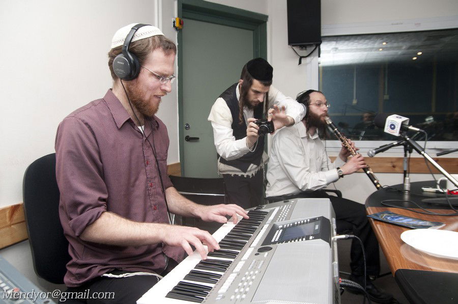 חגיגה באולפן: חיליק פרנק ברדיו "קול חי"