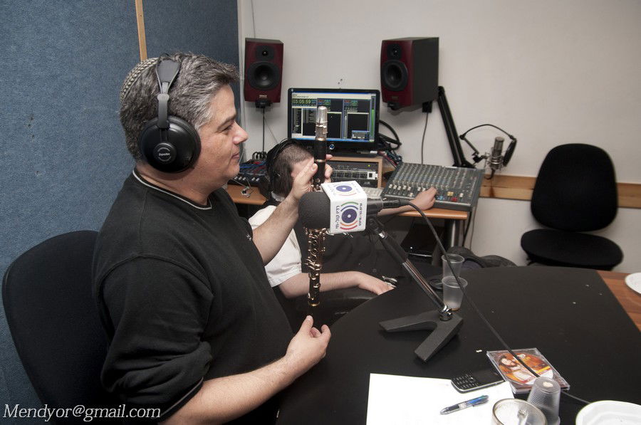 חגיגה באולפן: חיליק פרנק ברדיו "קול חי"