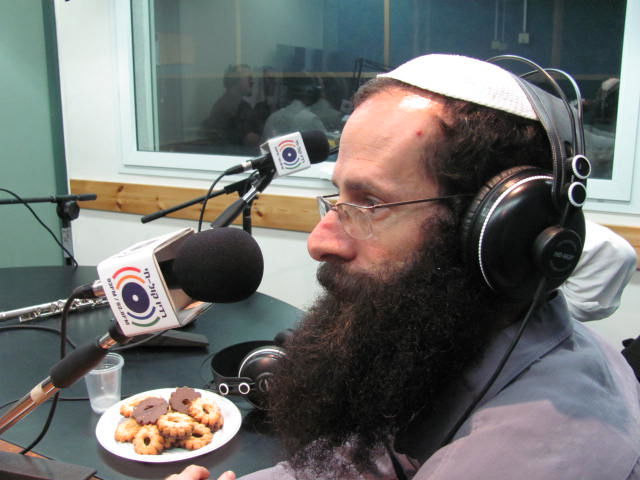 חגיגה באולפן: חיליק פרנק ברדיו "קול חי"