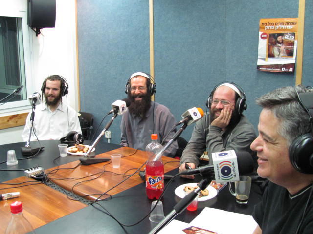 חגיגה באולפן: חיליק פרנק ברדיו "קול חי"