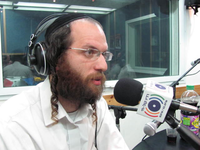 חגיגה באולפן: חיליק פרנק ברדיו "קול חי"