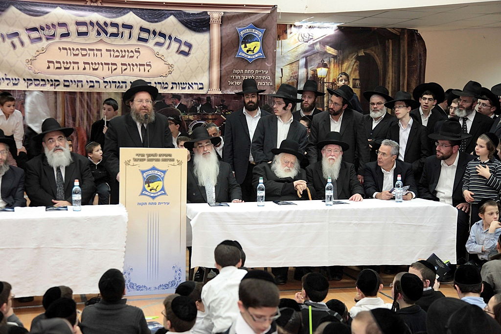 אופנועים ליוו את הגר"ח קנייבסקי בביקורו בפתח תקוה