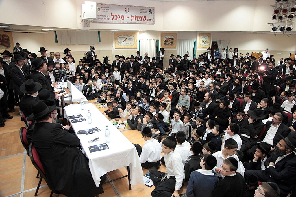 אופנועים ליוו את הגר"ח קנייבסקי בביקורו בפתח תקוה