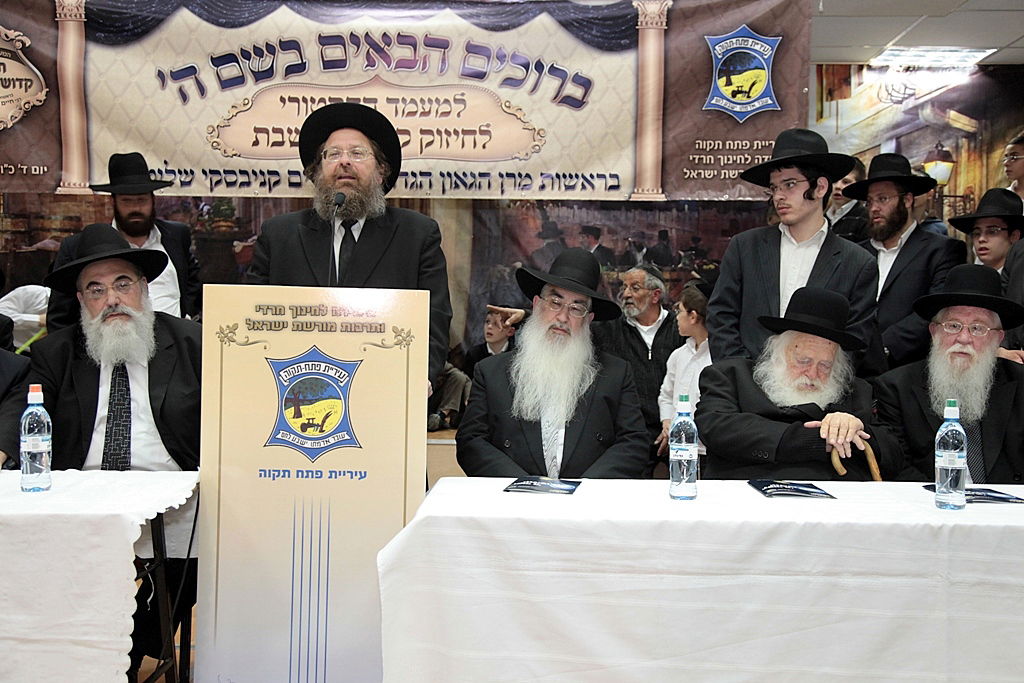 אופנועים ליוו את הגר"ח קנייבסקי בביקורו בפתח תקוה