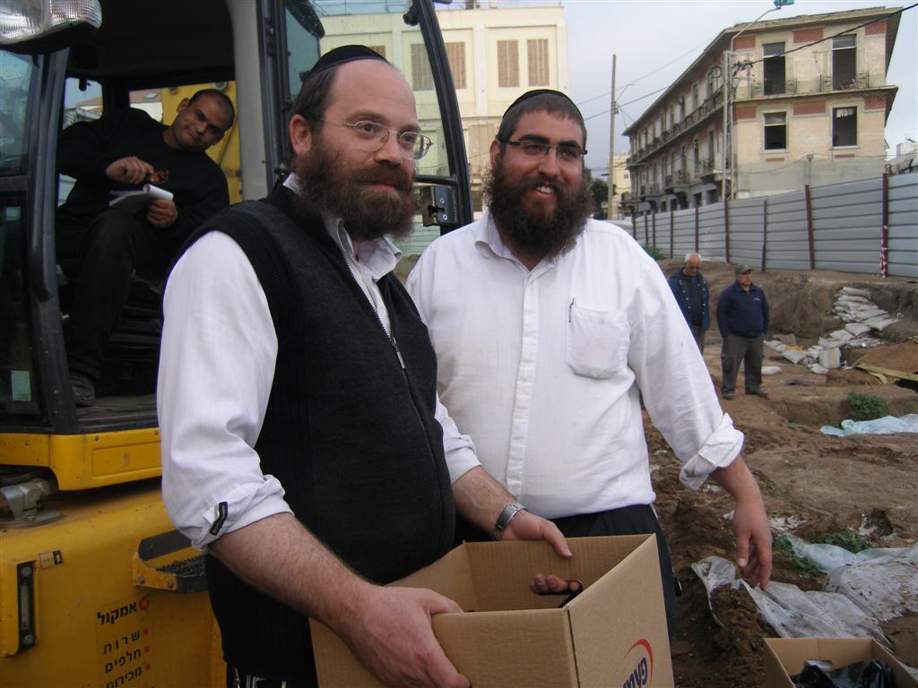 יקטר תובע את ´אתרא קדישא´ ב´עדה´: "אתם מחללי קברים"