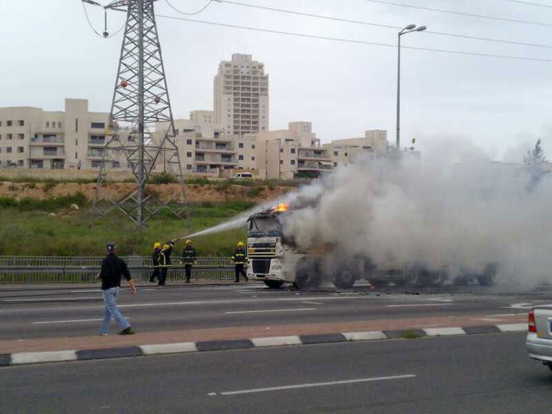 נס ב-443: משאית עלתה באש; אין נפגעים