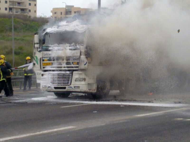 נס ב-443: משאית עלתה באש; אין נפגעים