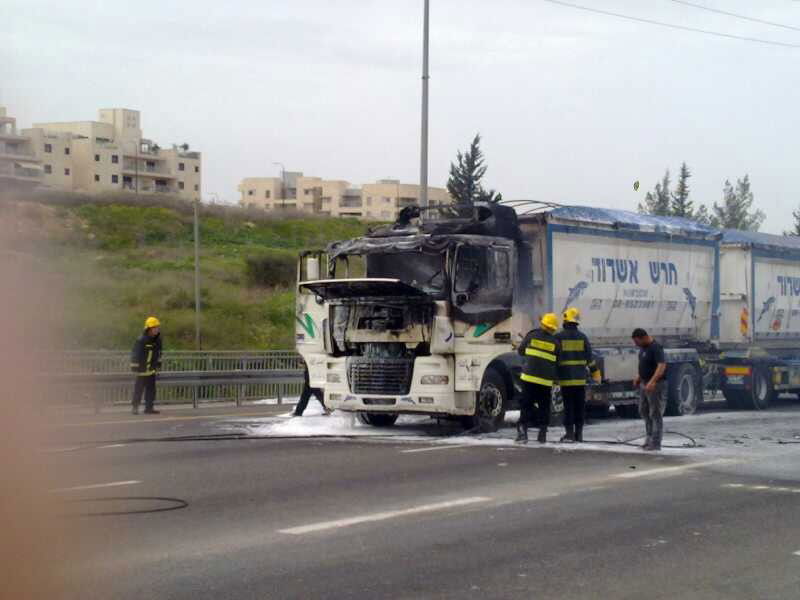 נס ב-443: משאית עלתה באש; אין נפגעים