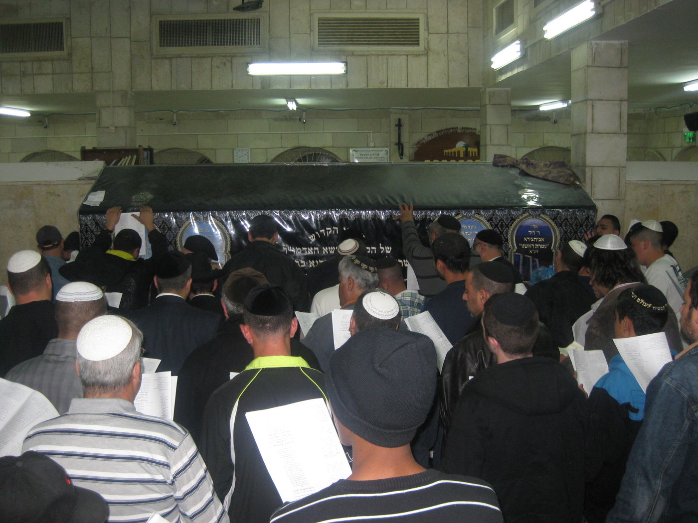 הגר"ע יוסף ביקש, הציבור ביצע