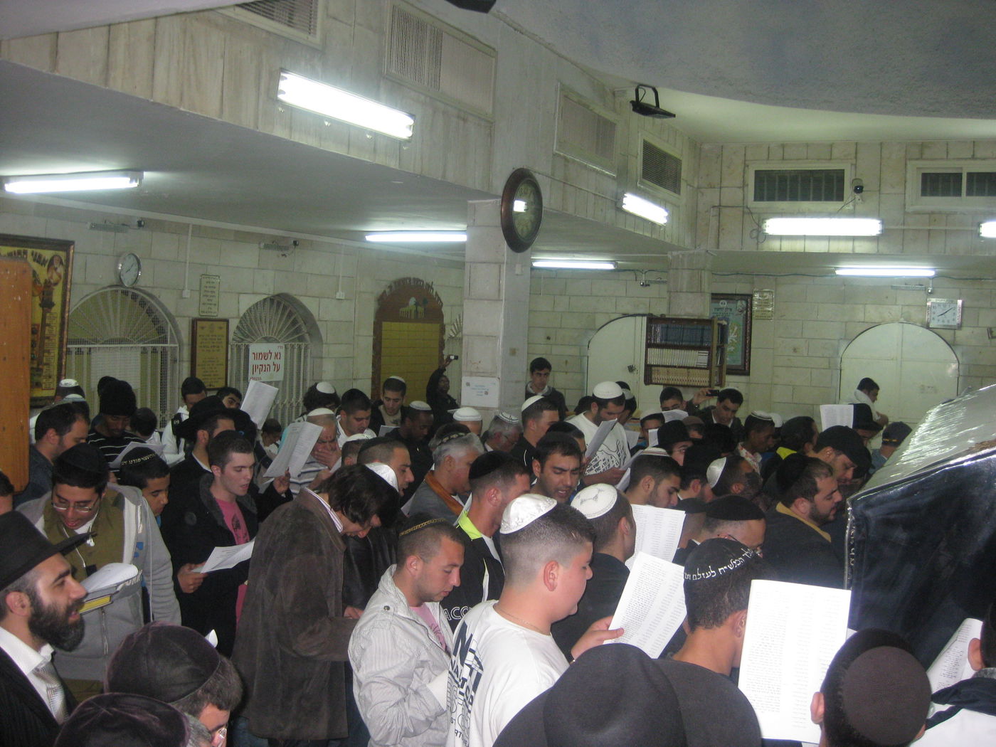 הגר"ע יוסף ביקש, הציבור ביצע