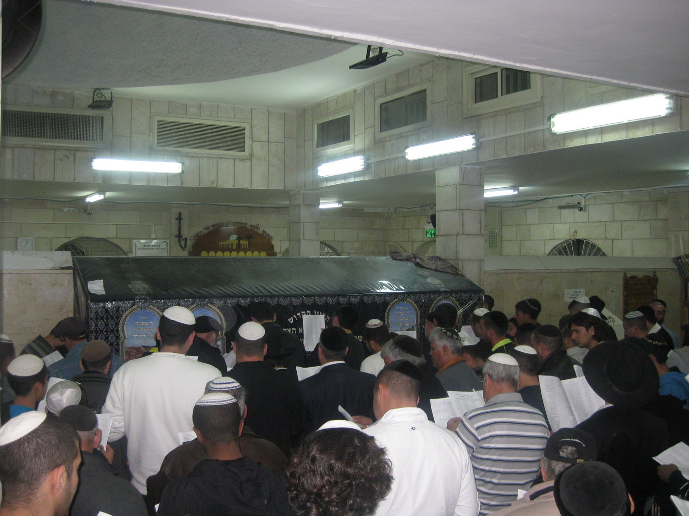 הגר"ע יוסף ביקש, הציבור ביצע