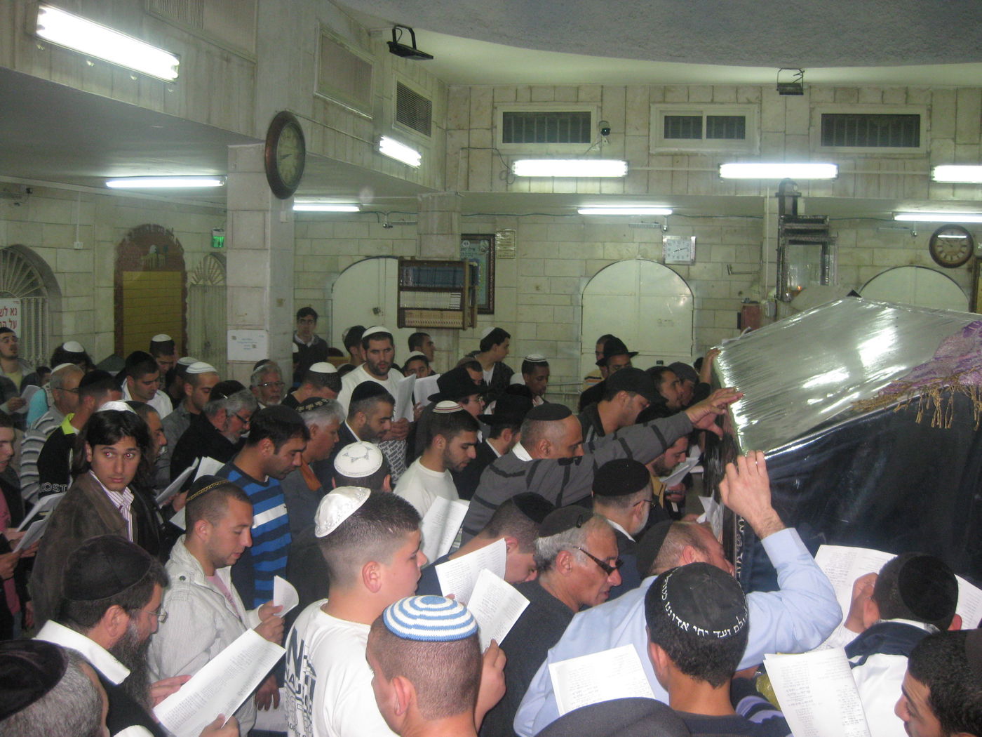 הגר"ע יוסף ביקש, הציבור ביצע