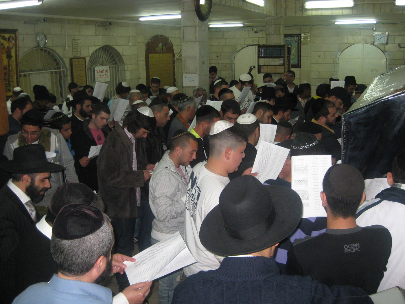 הגר"ע יוסף ביקש, הציבור ביצע