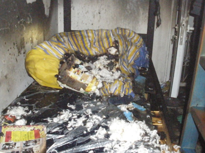 פורים בפתח: דירה נשרפה ממשחק נפצים ● וידאו ותמונות