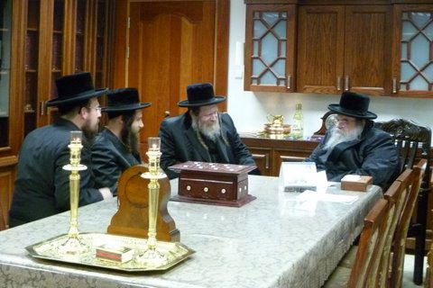 תיעוד: הרבי מפיטסבורג עם הרבי מבעלזא