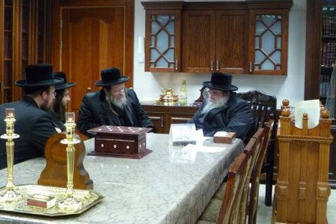 תיעוד: הרבי מפיטסבורג עם הרבי מבעלזא