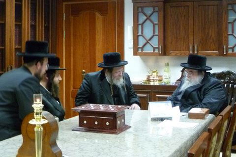 תיעוד: הרבי מפיטסבורג עם הרבי מבעלזא