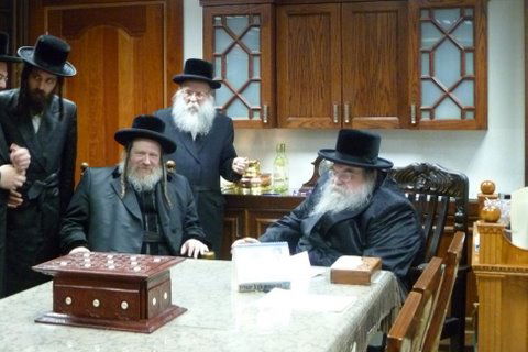 תיעוד: הרבי מפיטסבורג עם הרבי מבעלזא