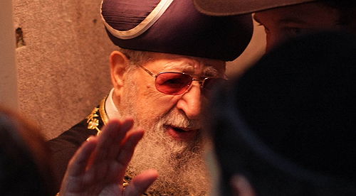 "הרב המגרש" יצא לחו"ל; הרב עובדיה לגבירים: אל תתרמו לו