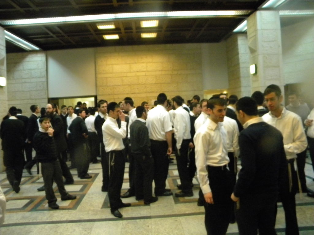 ראש-הישיבה לפקחים: "אני אמסור שיעור, אתם תחכו בחוץ"