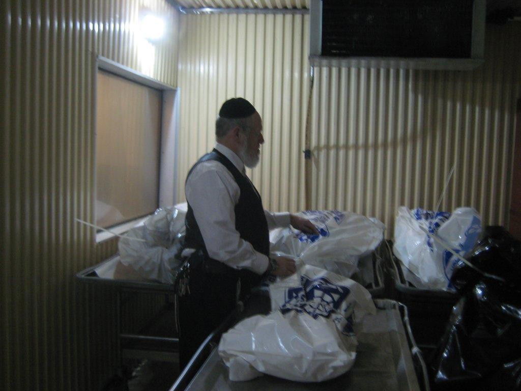 כיכר היום: דַּם עֲבָדָיו הַשָּׁפוּךְ