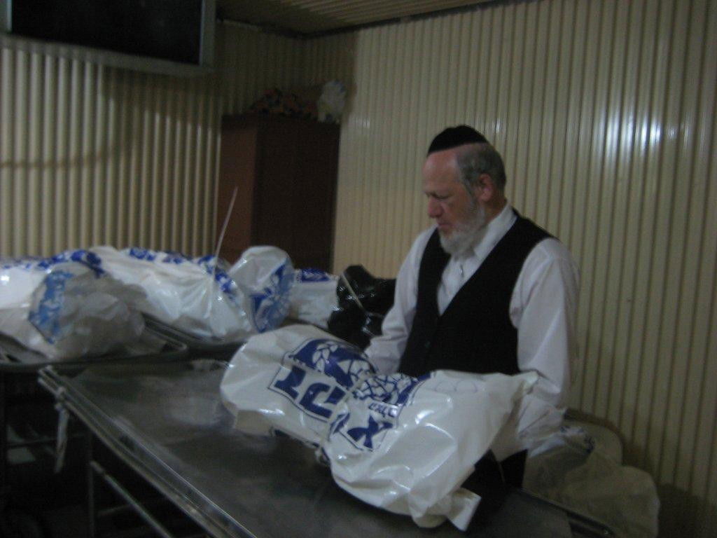 כיכר היום: דַּם עֲבָדָיו הַשָּׁפוּךְ