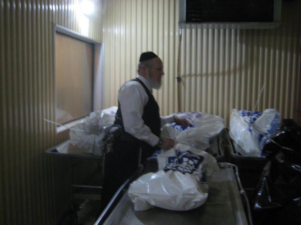 כיכר היום: דַּם עֲבָדָיו הַשָּׁפוּךְ