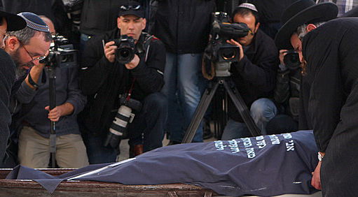 ההלוויה, אתמול