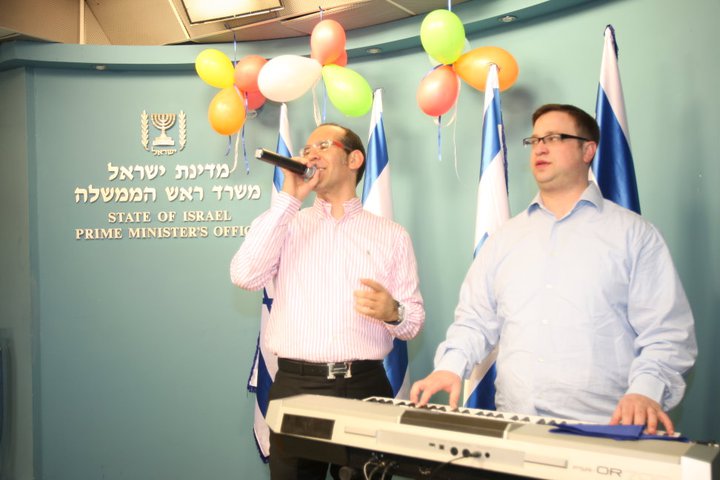 מרגש: ראש הממשלה חגג עם ילדים חולים