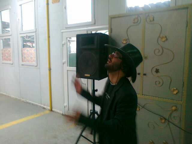 אומן בתחפושת: פורים סמוך לציון רבי נחמן מברסלב