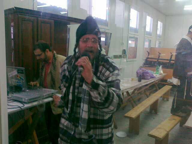 אומן בתחפושת: פורים סמוך לציון רבי נחמן מברסלב