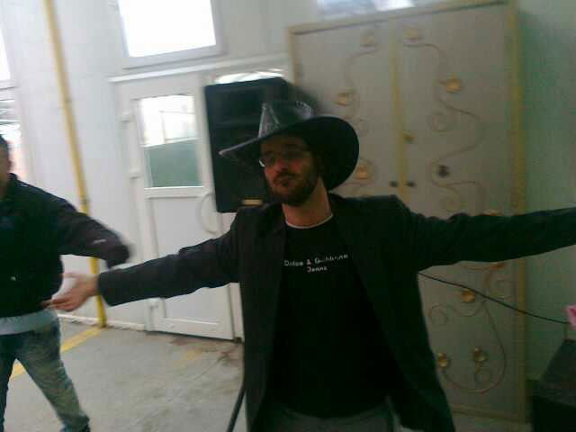 אומן בתחפושת: פורים סמוך לציון רבי נחמן מברסלב