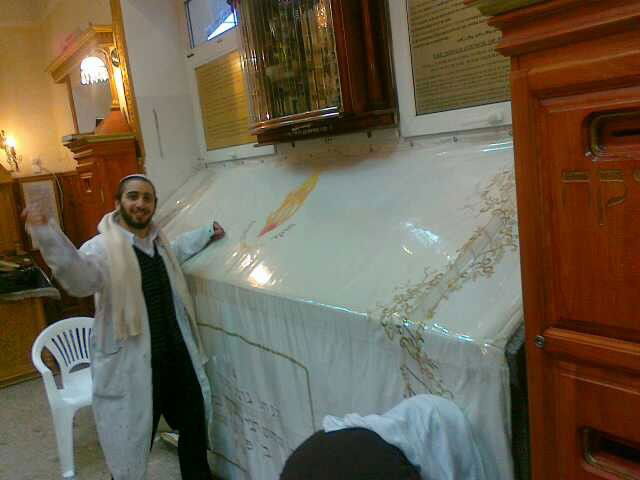 אומן בתחפושת: פורים סמוך לציון רבי נחמן מברסלב