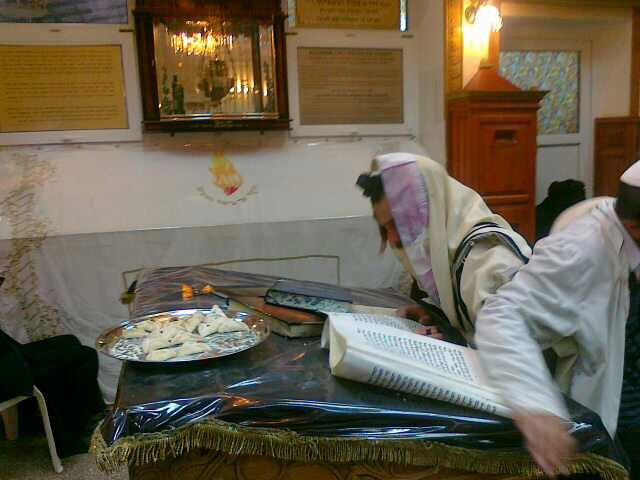 אומן בתחפושת: פורים סמוך לציון רבי נחמן מברסלב