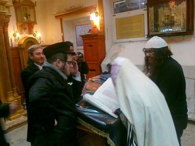 אומן בתחפושת: פורים סמוך לציון רבי נחמן מברסלב