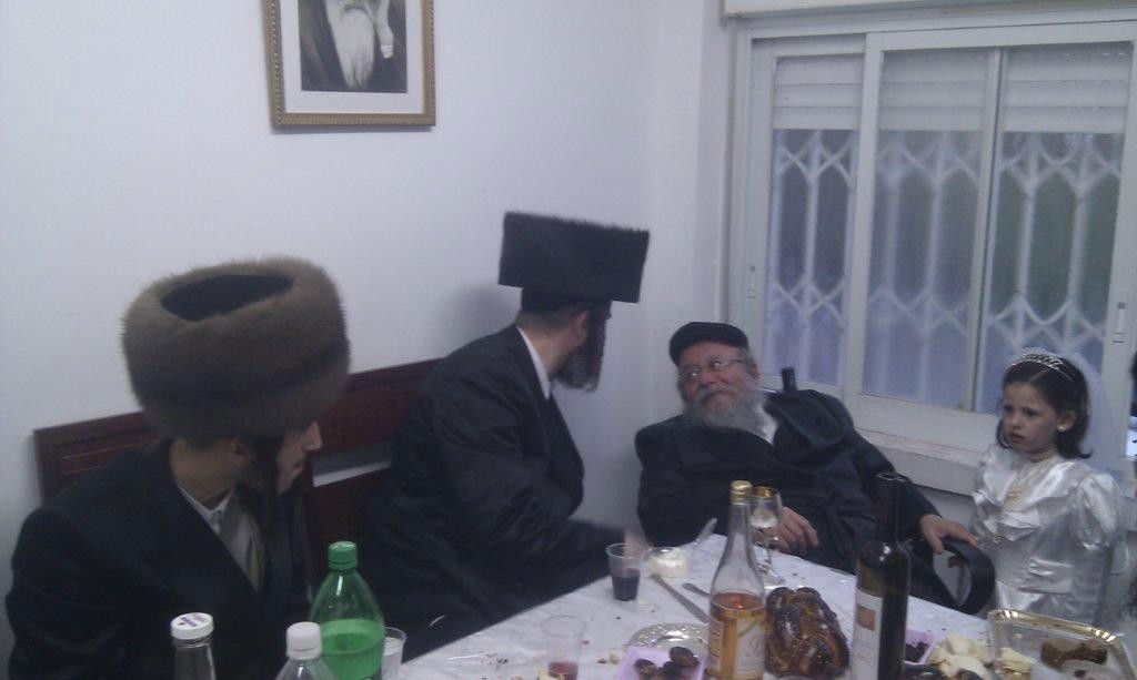 צפו: ח"כ מוזס נרדם כטוב ליבו ביין