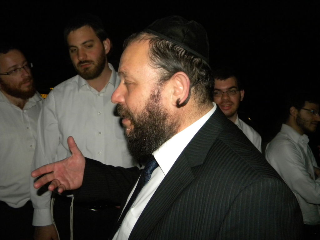 דרמה במודיעין עלית: אברכים פלשו לדירות, מסרבים לעזוב