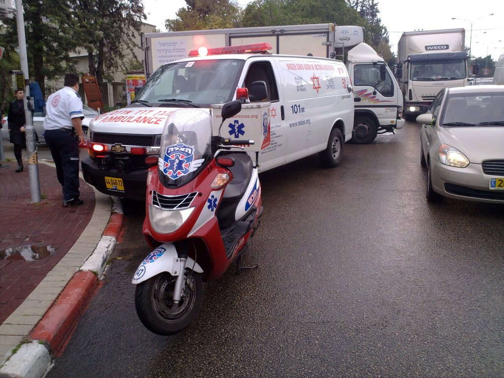 בני-ברק: רוכב אופנוע פגע ברוכב אופנוע