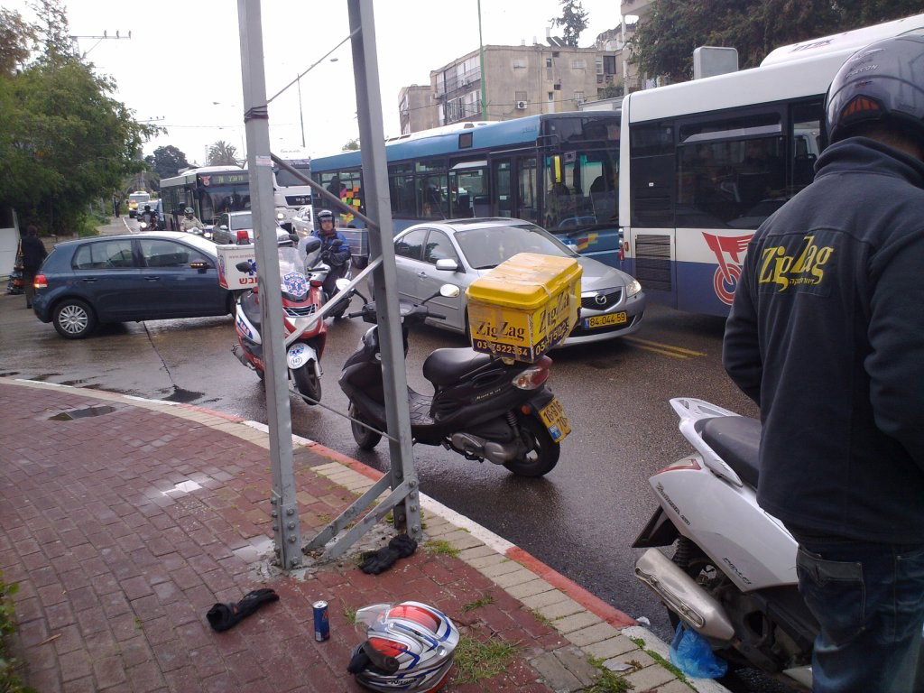 בני-ברק: רוכב אופנוע פגע ברוכב אופנוע