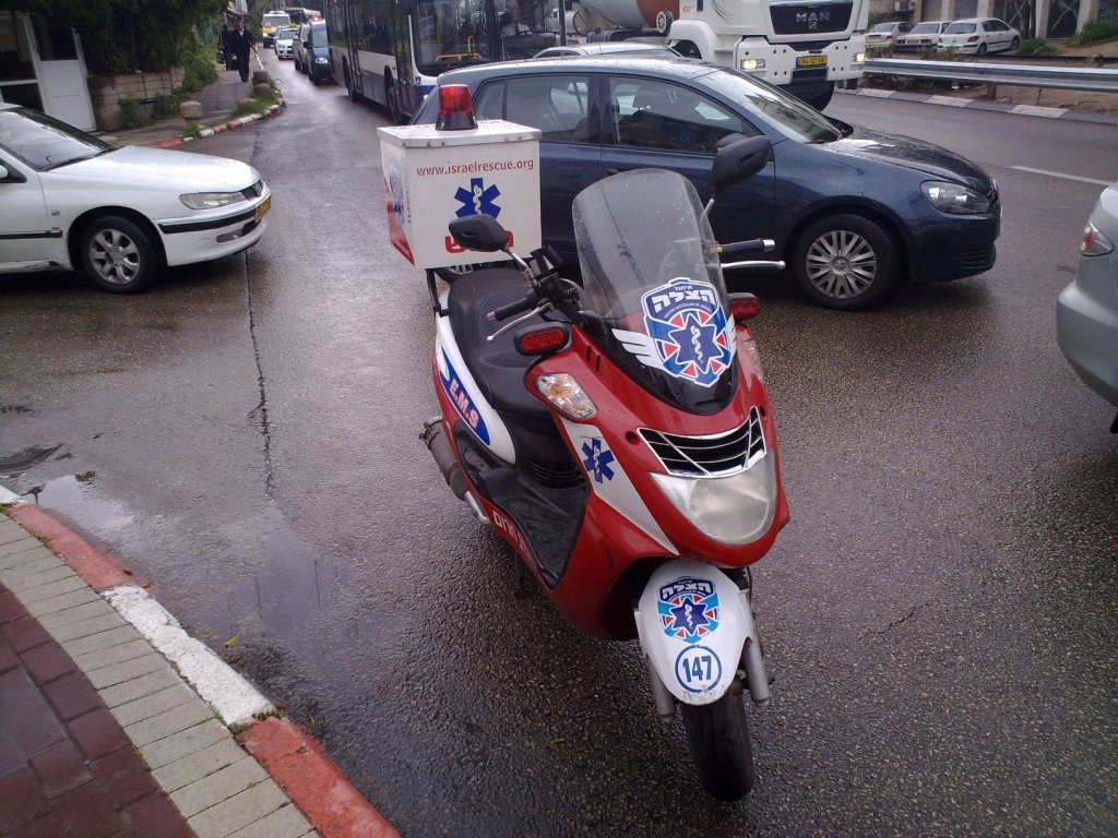 בני-ברק: רוכב אופנוע פגע ברוכב אופנוע