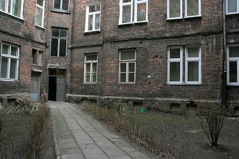 על אדמת פולין: אלפסי מנציח את השרידים