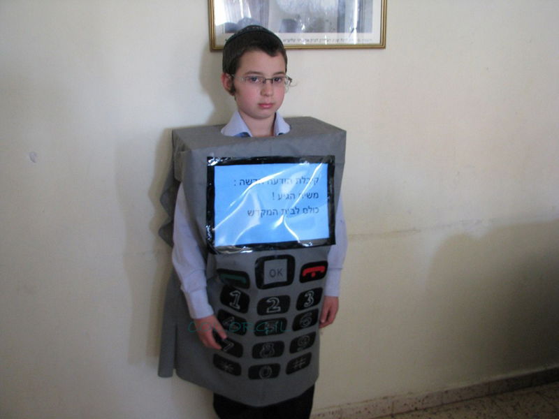 התחפושת המנצחת: שליח חב"ד בחלל