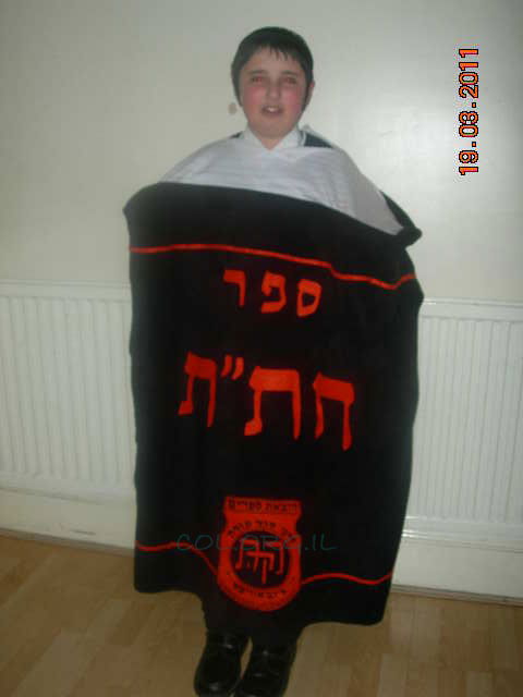 התחפושת המנצחת: שליח חב"ד בחלל