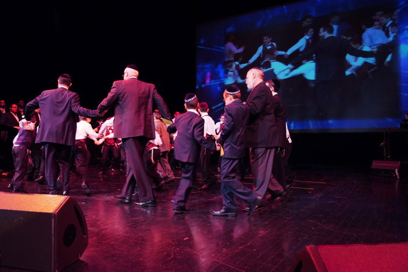 ליפא שמלצר ואברהם נפריד מציגים: תיאטרון יהודי