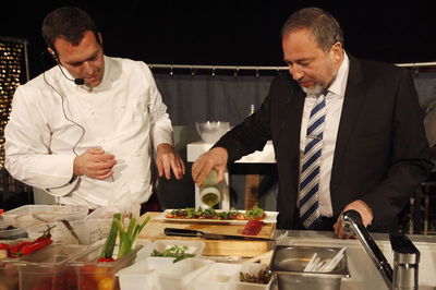 המוסלמים מוחים, החרדים מתעלמים, וליברמן מבשל