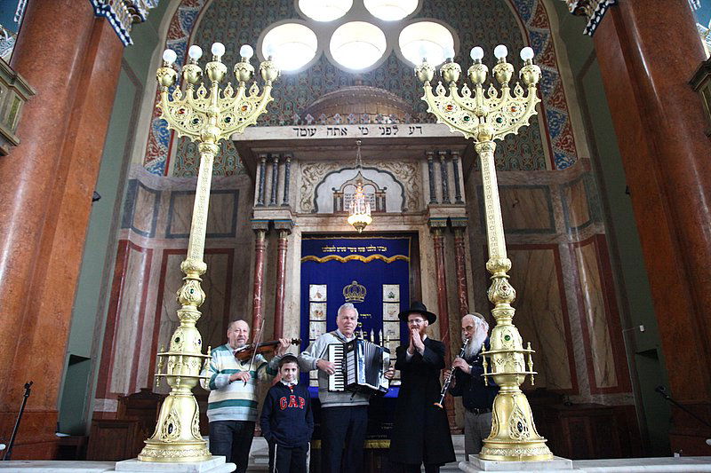 לראות ולא להאמין: פריחה יהודית בבלקן
